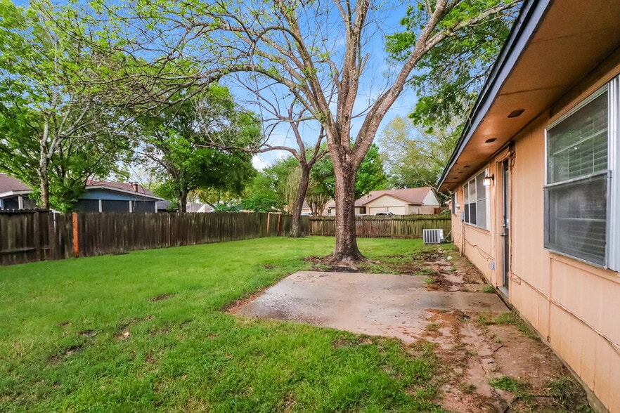 Building Photo - 19402 San Gabriel Dr