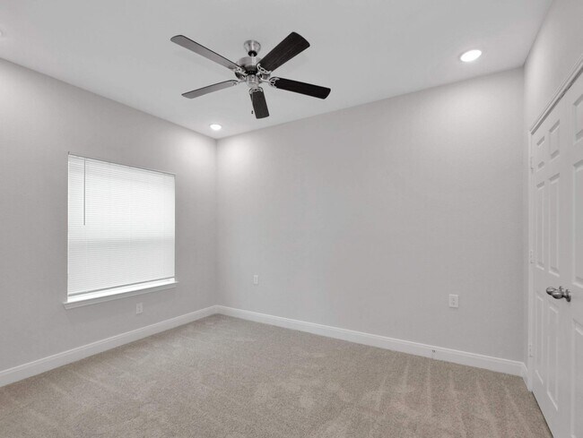 Building Photo - 430 Schmidt Rd