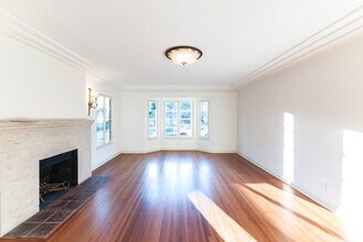 Building Photo - 1064 S Genesee-