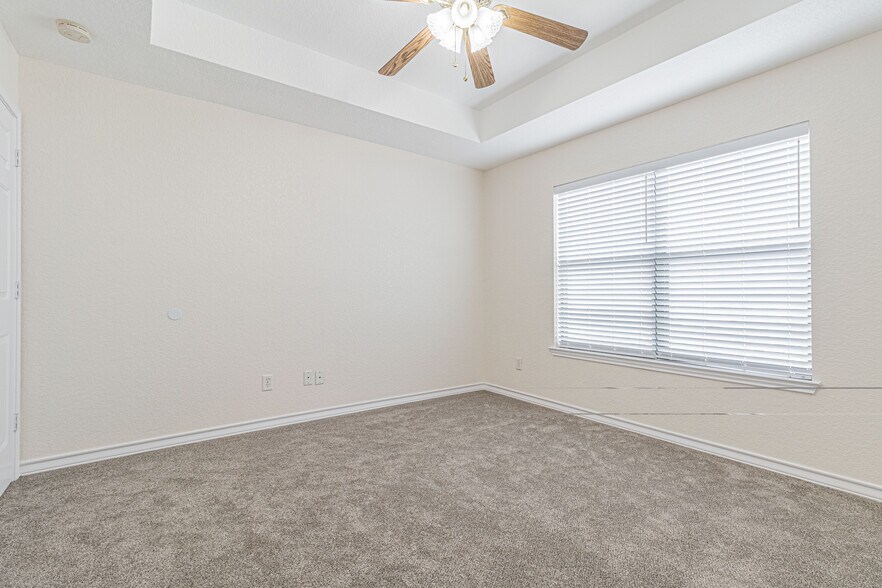 Building Photo - 11427 Creek Eagle