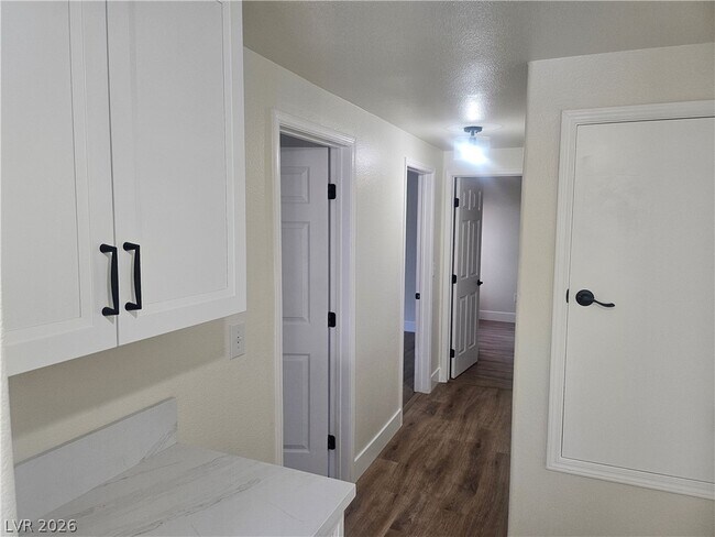 Building Photo - 8250 N Grand Canyon Dr