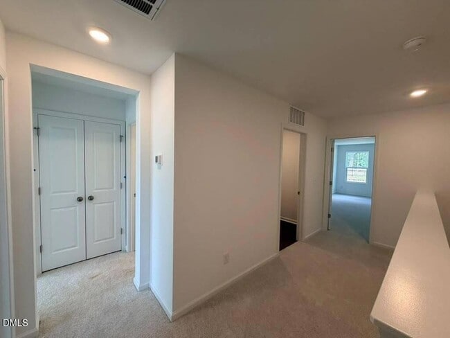 Building Photo - 228 Deercroft Dr