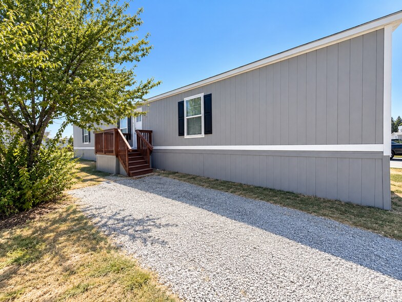 Building Photo - 135 Prairie Dr