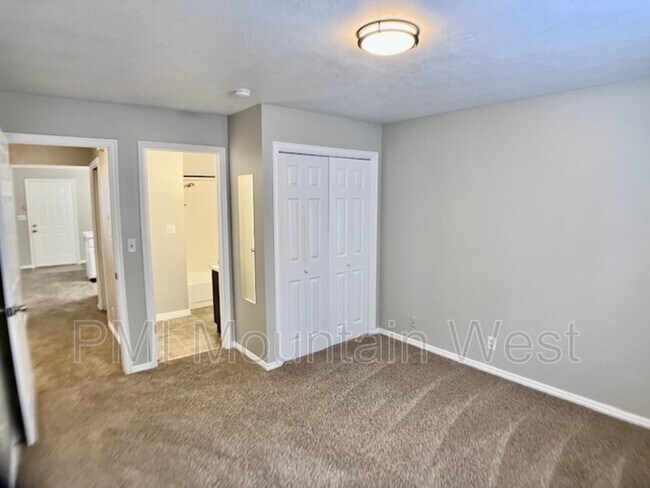 Building Photo - 567 N 200 E