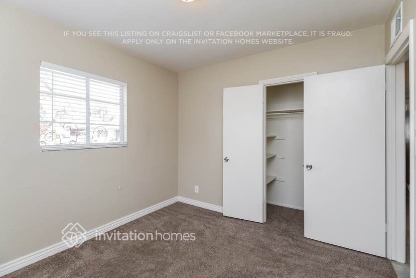 Building Photo - 1649 E 1st St