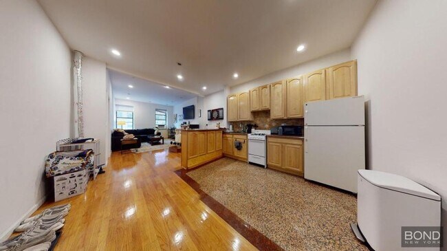 Building Photo - 3 bedroom in Manhattan NY 10003