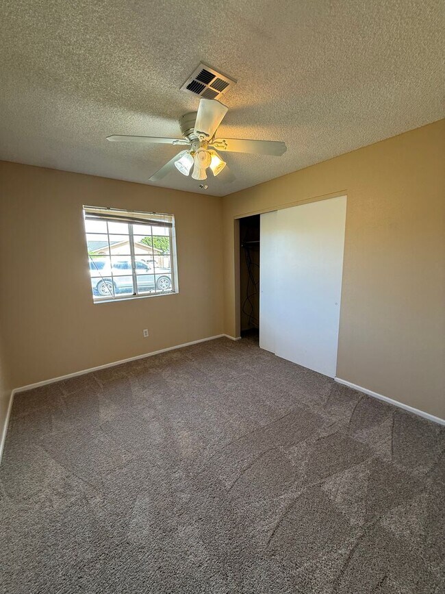 Building Photo - Pool Home in Ponderosa Valley!