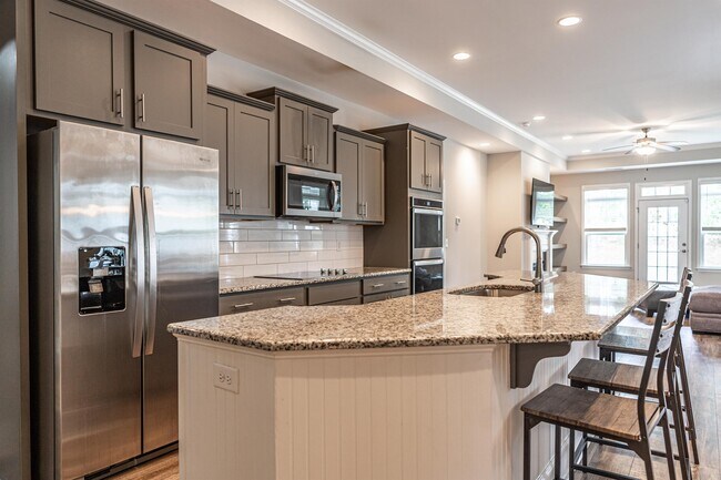 Building Photo - 153 Keowee Cir