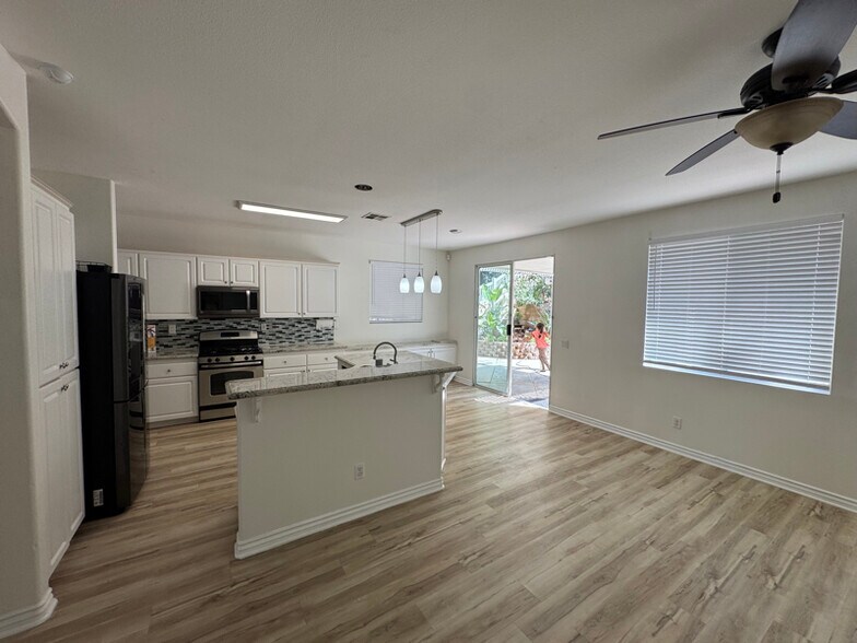 Building Photo - 10129 Delcresta Dr