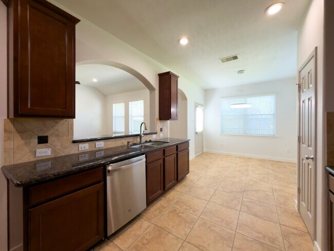 Building Photo - 2802 Ridgeglen Ln