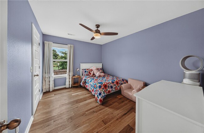 Building Photo - 5803 W Poison Springs Dr
