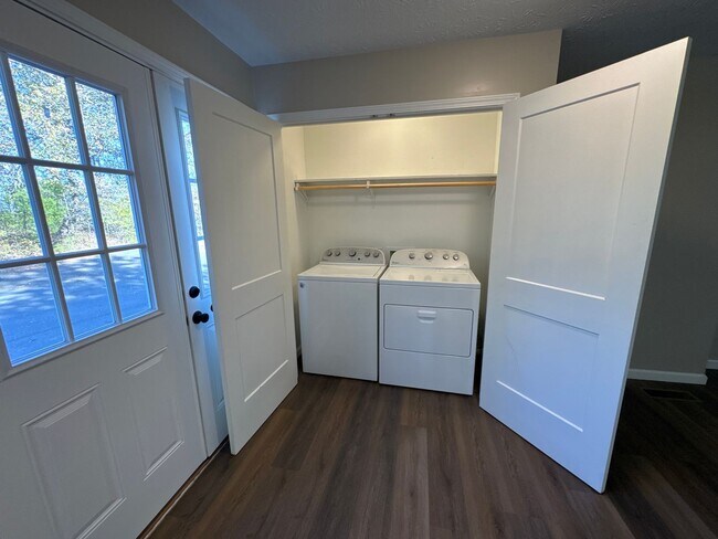 Building Photo - 11472 US-62