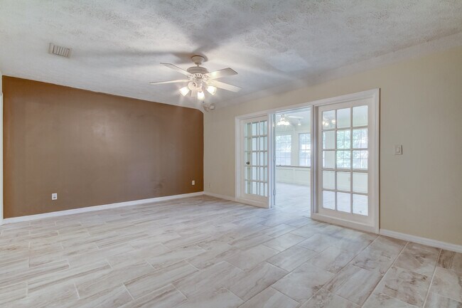 Building Photo - 10406 Reclinata Ln