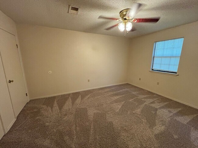 Building Photo - 311 N Joplin, Apt 1-7
