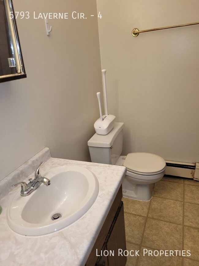 Building Photo - 5793 Laverne Cir N