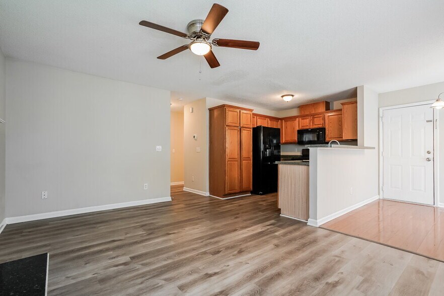 Building Photo - 3917 Apperson Dr