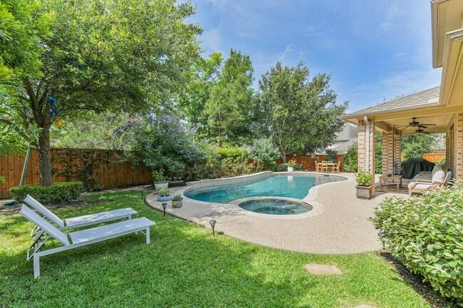 Building Photo - 6 S Wheatleigh Dr