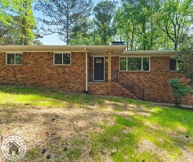 Building Photo - 1969 Anderson Dr SE