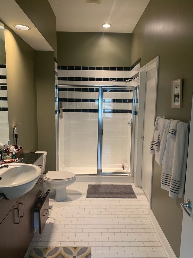 Building Photo - 2125 Southend Dr