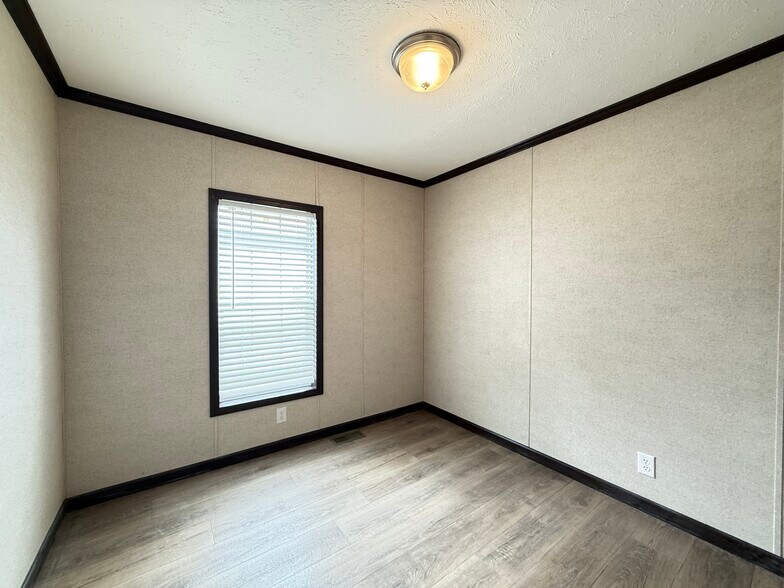 Building Photo - 38110 Versailles St
