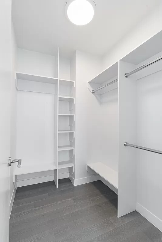 Building Photo - 320 W 71st St