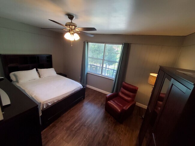 Building Photo - Sevierville 37862 - 4 Bedroom, 3 bath home...