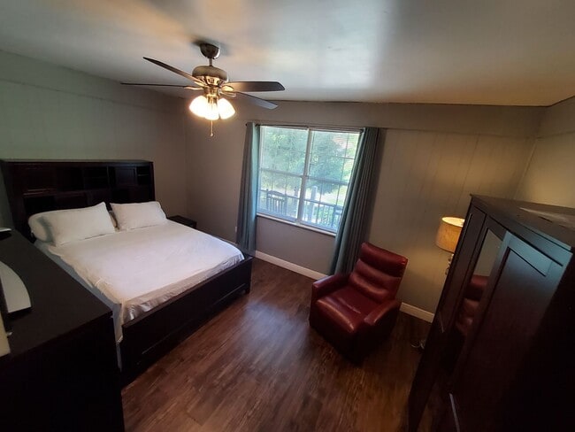 Building Photo - Sevierville 37862 - Showings begin July 11, 2026 - Fully Furnished! Long term or 3 Month Lease Co...