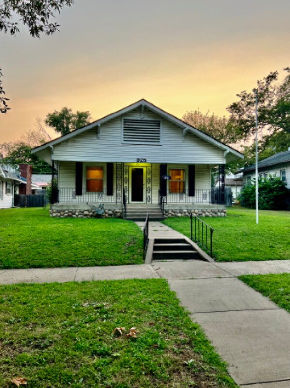 Building Photo - 925 Delaware Ave