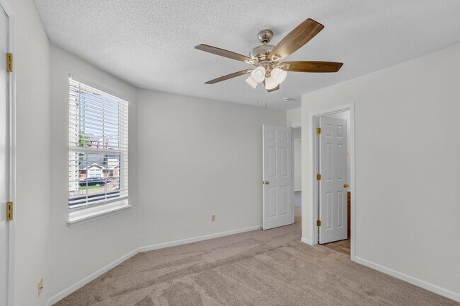 Building Photo - 4302-4304-4304 Cheryl Ct