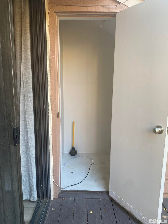 Building Photo - 2875 Idlewild Dr