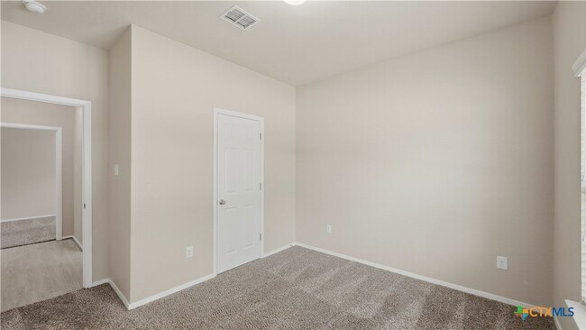 Building Photo - 140 Fabarm Ln
