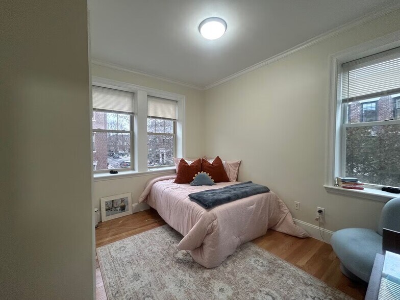 Building Photo - 8 Alton Pl