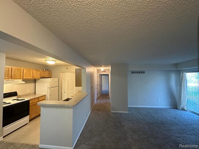 Building Photo - 12101 Pinehurst Ln