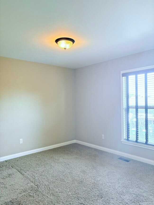 Building Photo - Charming 4 beds 2 bath in Lewis Center!