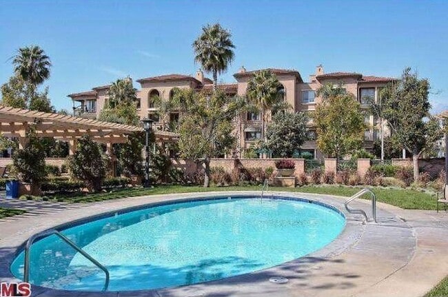 Building Photo - GORGEOUS TOP FLR CONDO BY CENTRAL PARK w/LAUNDRY+PATIO+2 CAR Parking