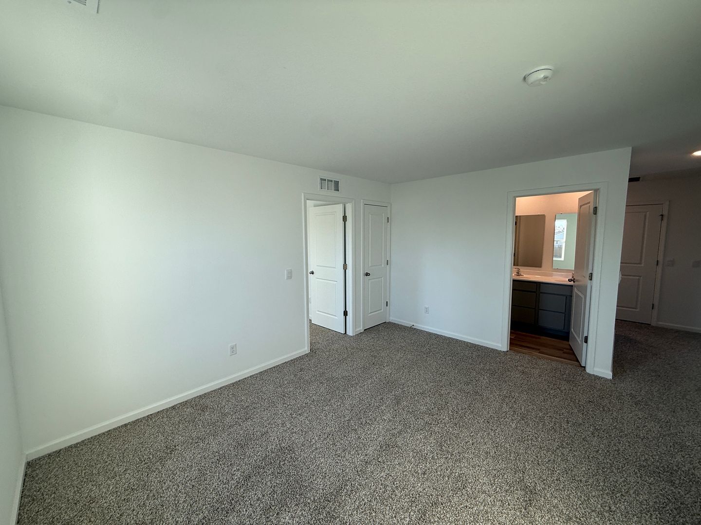 Building Photo - 3902 Bradley Dr