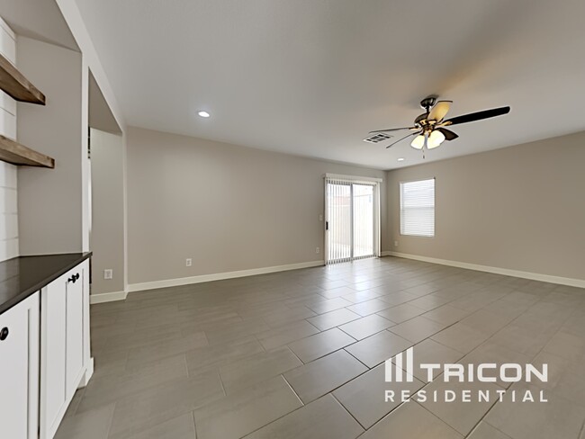 Building Photo - 11514 W Larkspur Rd