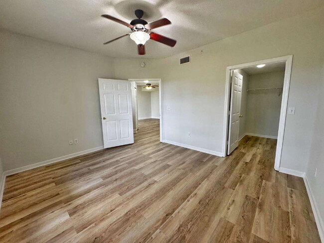 Building Photo - Newly Renovated Ground Floor 1 BR/1 BA Condo!