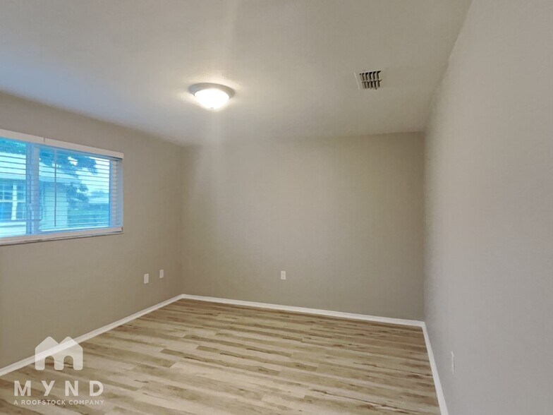 Building Photo - 5801 Elena Dr
