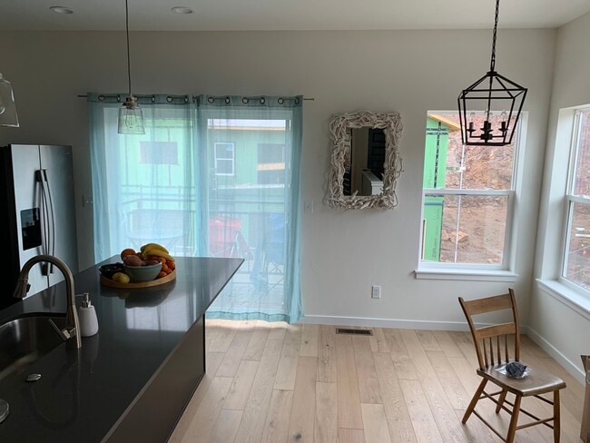 Building Photo - 002