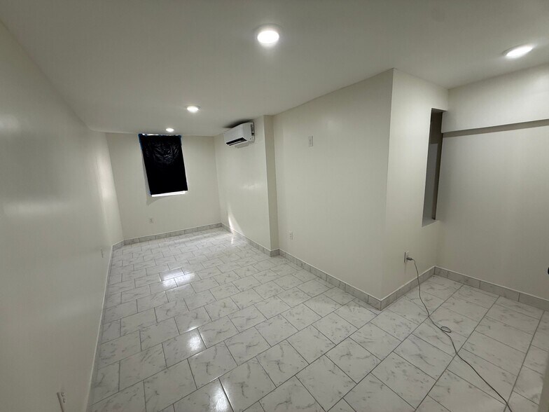 Building Photo - 1110 S 54th St