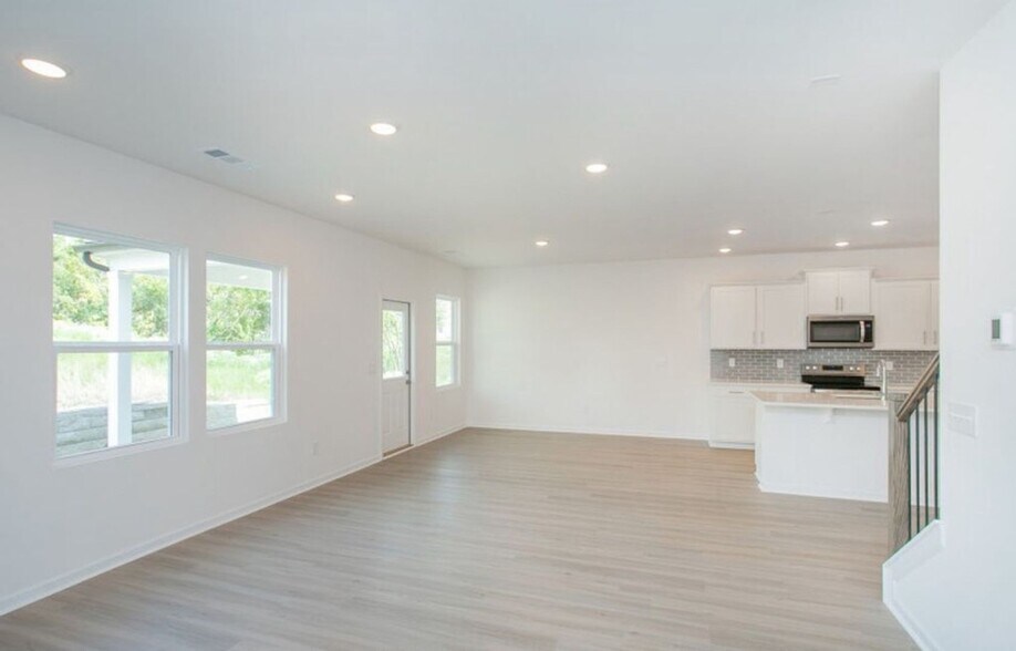 Building Photo - 448 Jet Strm Dr