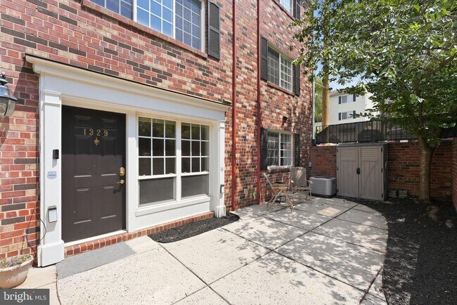 Building Photo - 1329 N Van Dorn St