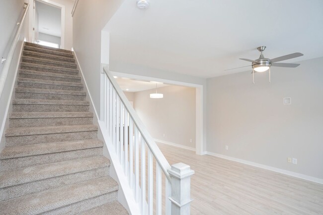 Building Photo - Lovely Townhome in Antioch!