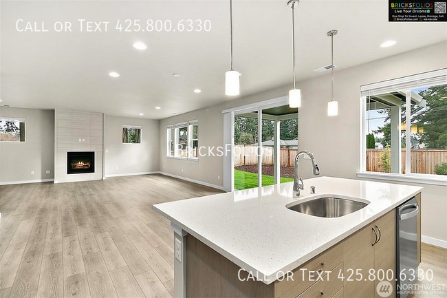 Building Photo - 16217 8th Ave E