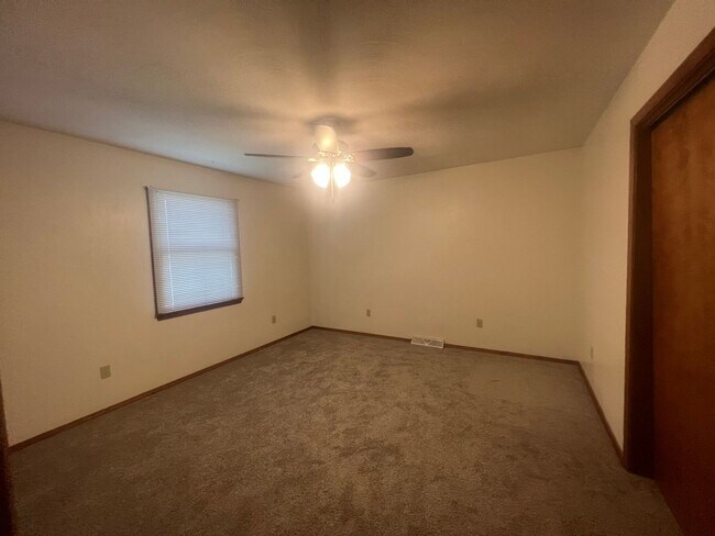 Building Photo - 6327 Brent Dr