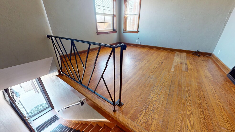 Building Photo - 5816 Mardel Ave