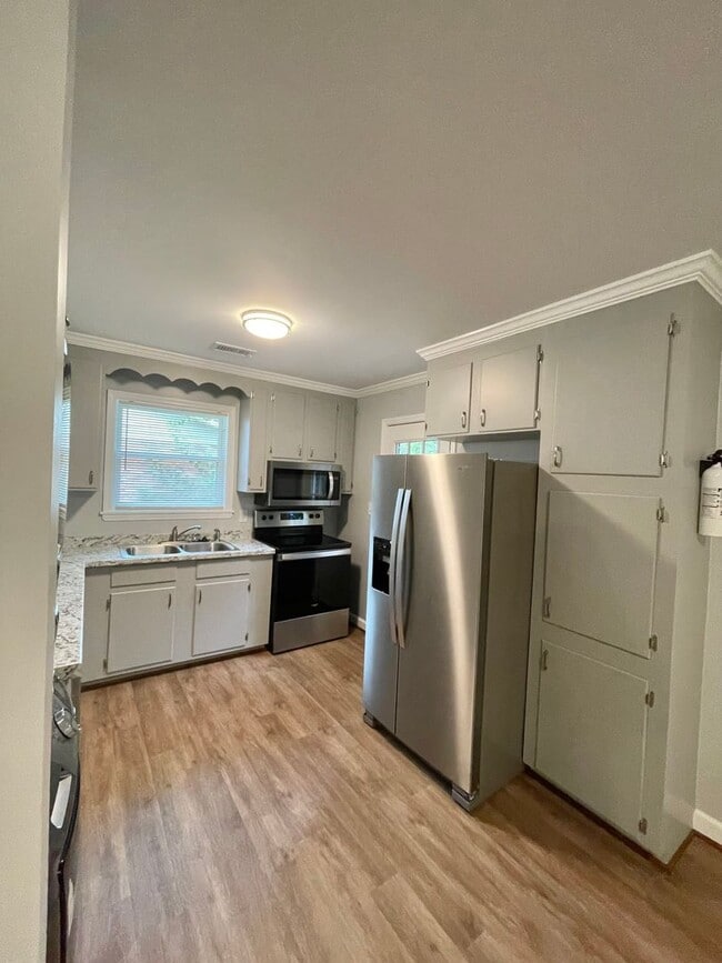 Building Photo - For Rent – Beautifully Renovated 3 Bedroom, 2 Bathroom Home