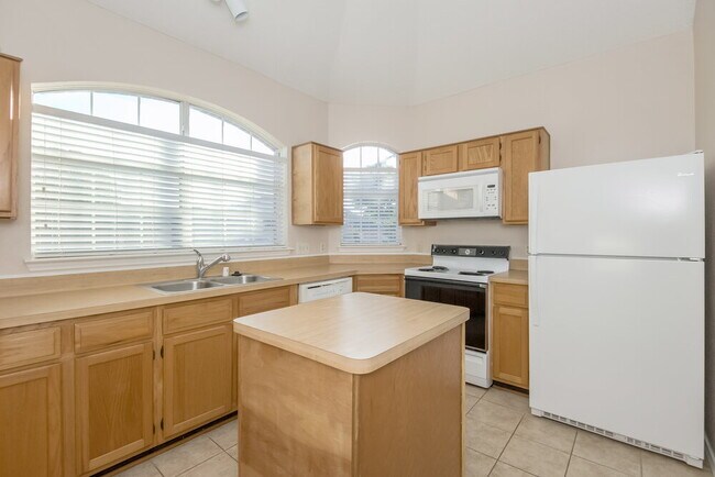 Building Photo - 2221 Baretta Dr