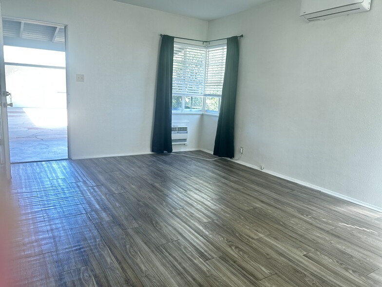 Building Photo - 6395 Mojave Ave